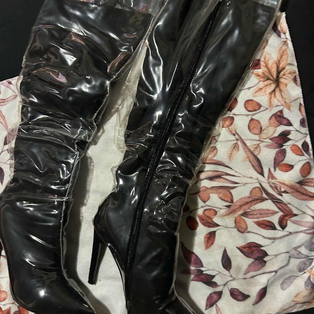 Used Lemon drop Women's over the knee high heeled black boots